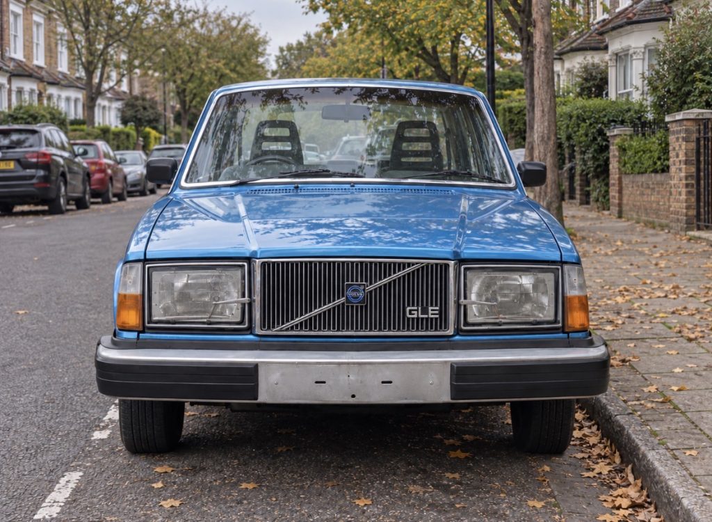 1979 Volvo 264 GLE V6, front view showing the GLE grille